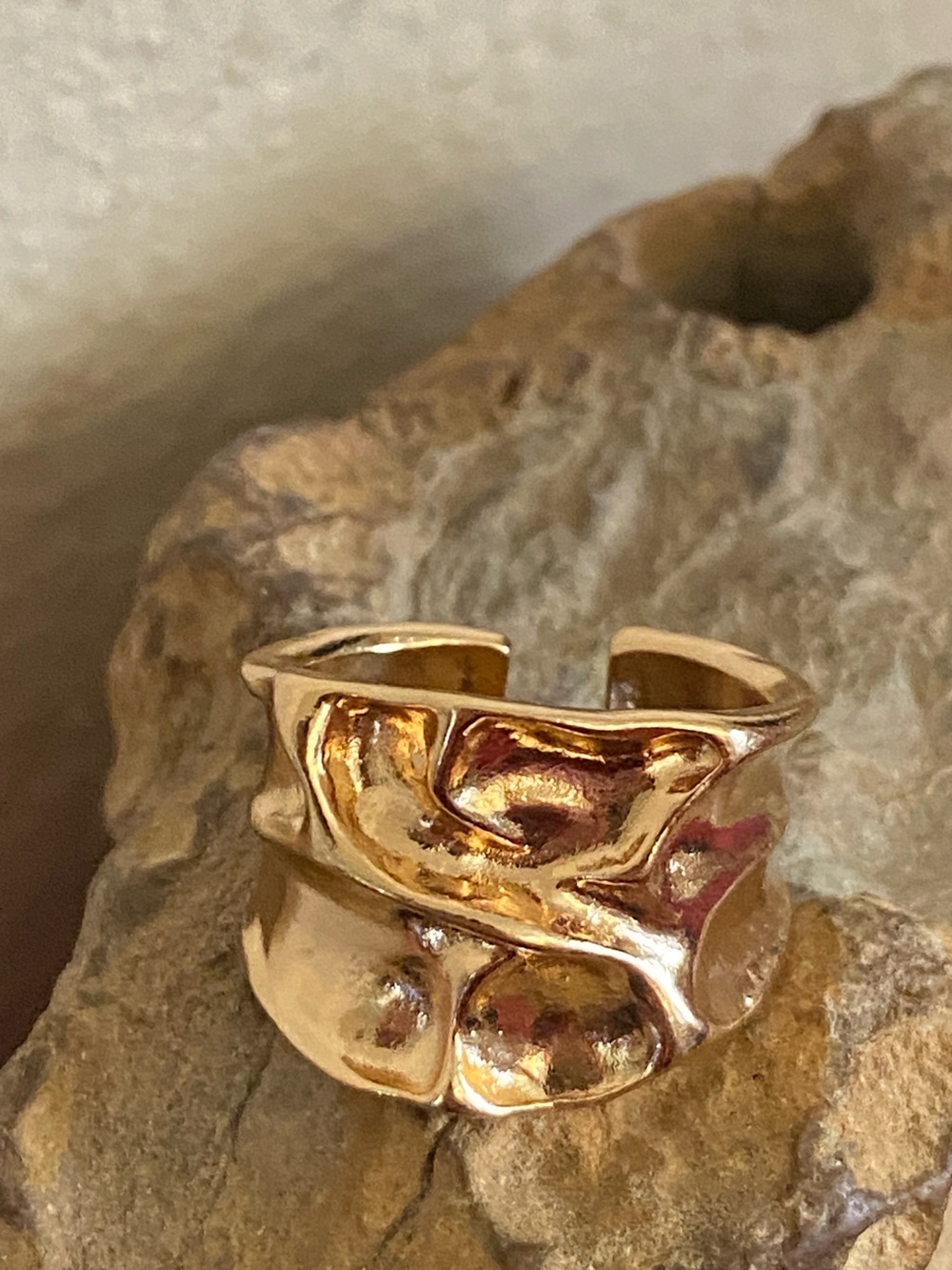 5/$10❤️❤️❤️NEW Crumpled Textured Gold Tone Zinc Alloy Ring